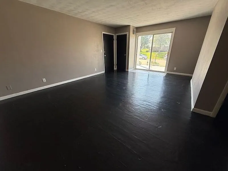 3 bed, 2.0 bath, 1200 sqft, $1,200 — Photo 2