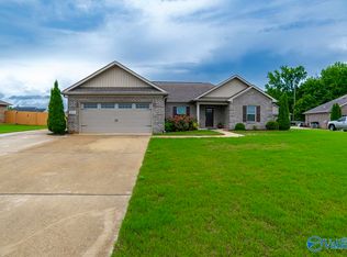 113 Stillwood Dr, Hazel Green, AL 35750