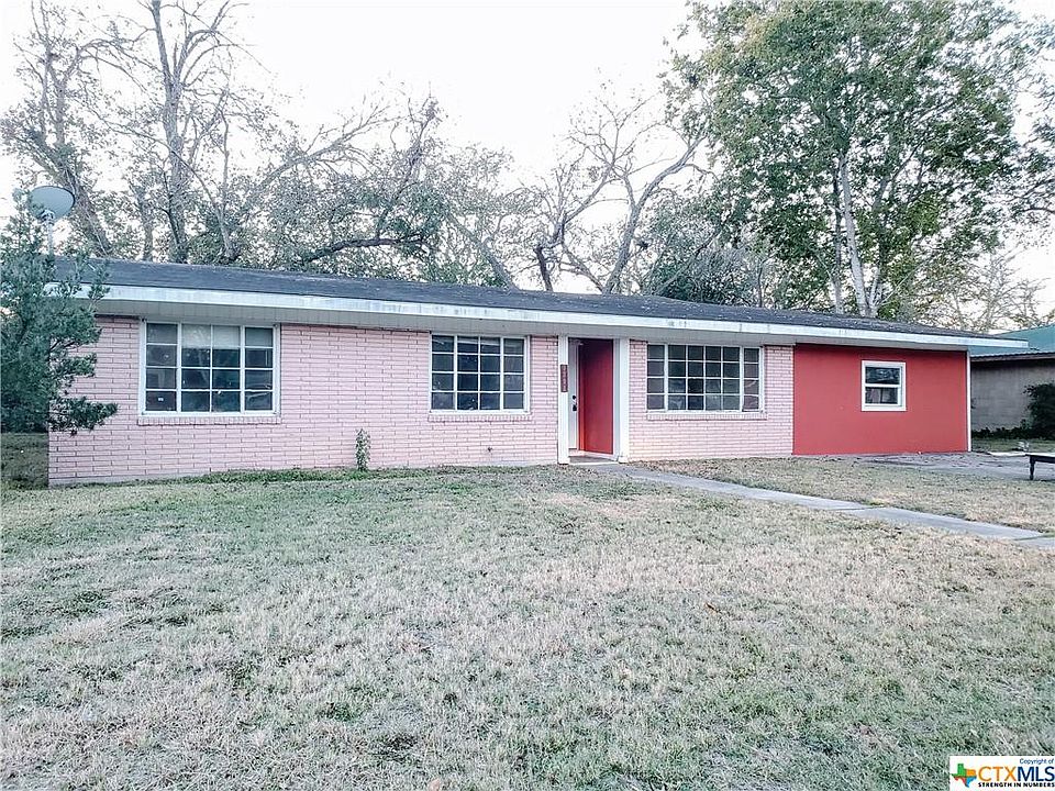 1st image of 3301 Redwood Dr