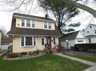 99-19 200th St, Hollis, NY 11423