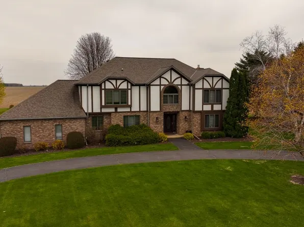 N8706 Glen Rd, Beaver Dam, WI 53916