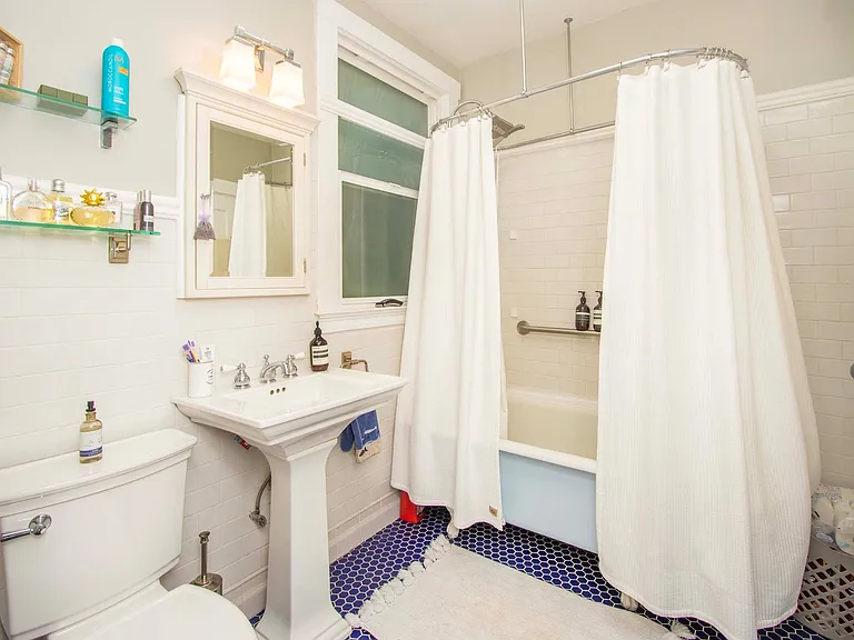 1145 Green St #1 — Photo 19