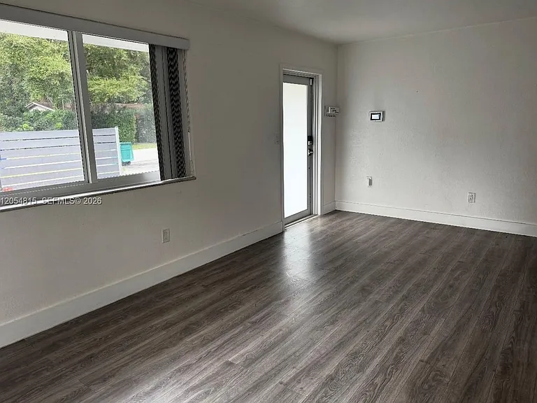 502 NE 163rd St — Photo 3