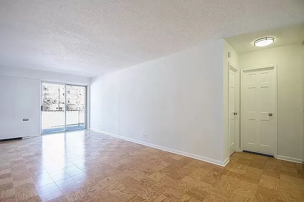 Rented by Rhona Realty | media 18