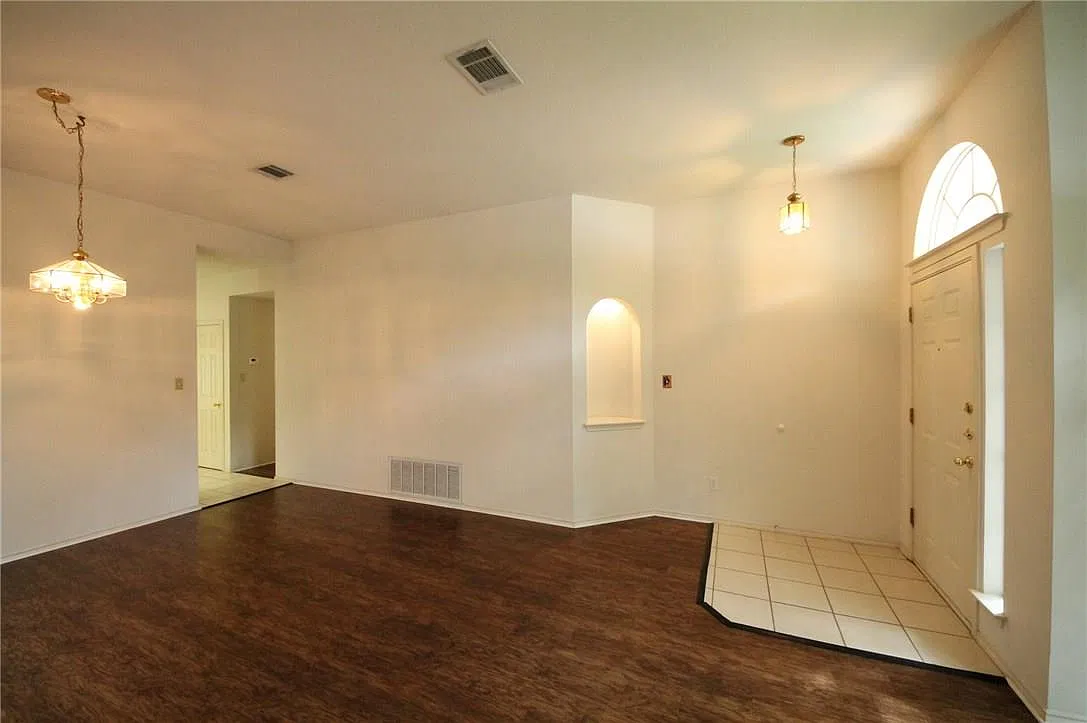 3 bed, 2.0 bath, 1657 sqft, $2,095 — Photo 3