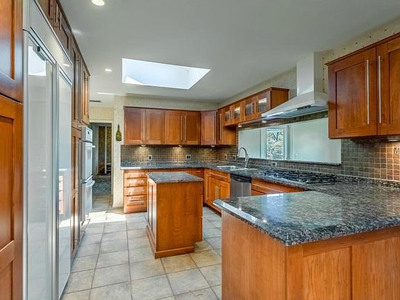 4th image of 1307 Brandonwood Dr