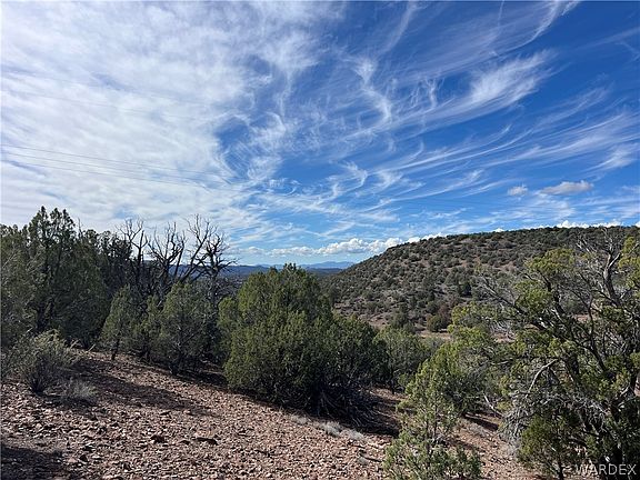 3rd image of 30 N Lookout Canyon Rd