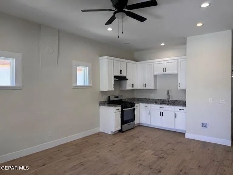2414 San Diego Ave — Photo 3