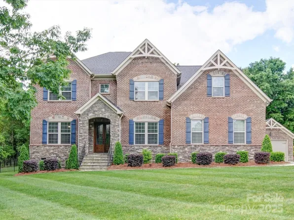 6004 Quintessa Dr, Wesley Chapel, NC 28104