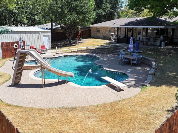 502 Gallia St, Bowie, TX 76230