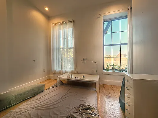 Rented by RELEASE NY | media 7