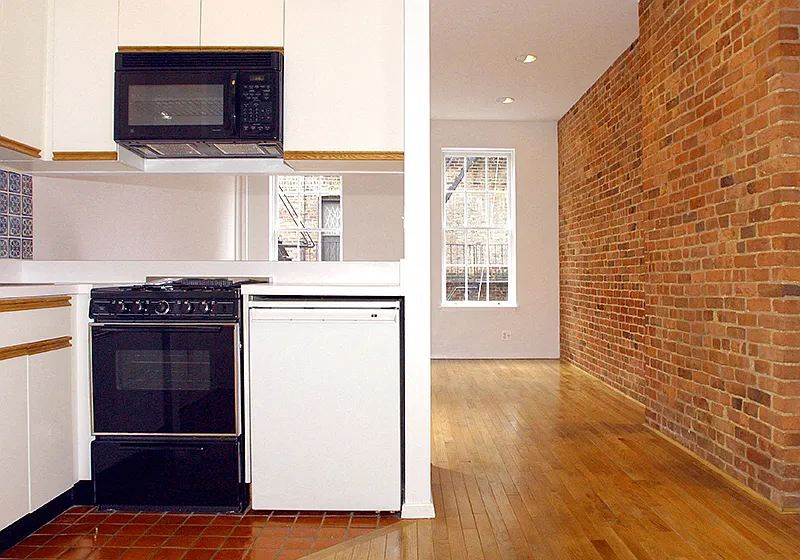 326 East 81st Street — Photo 2
