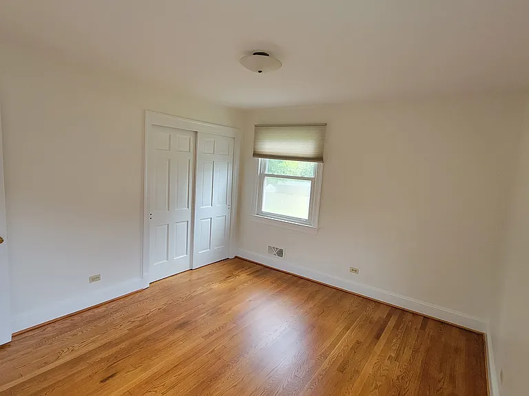 2316 Greenbrier Dr — Photo 4