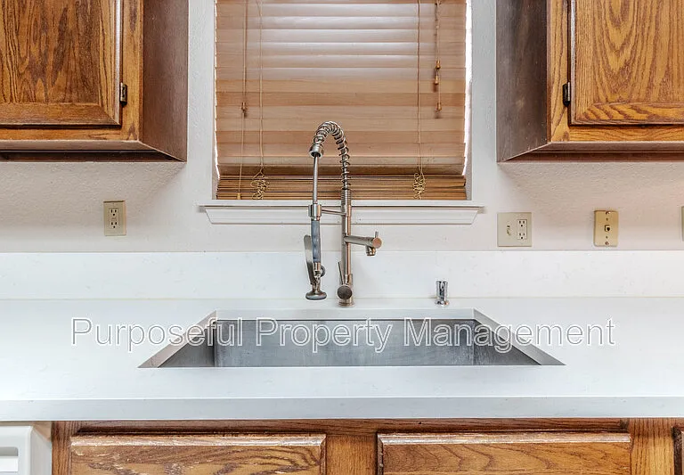 216 N Fretz Ave — Photo 9