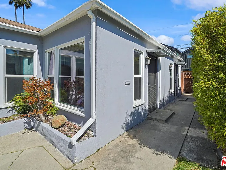 216 6th Ave — Photo 3