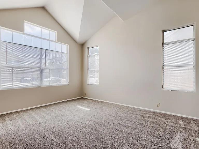 6126 E Kelton Ln — Photo 9