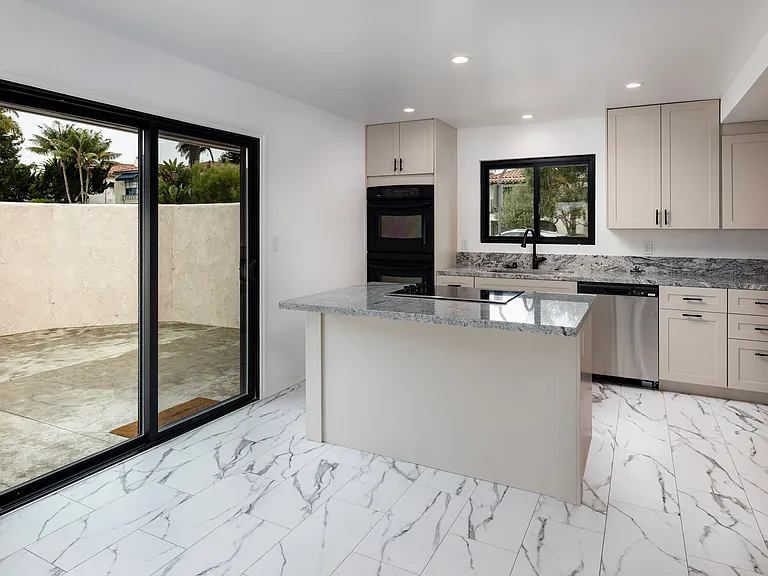 121 Burton Cir #1 — Photo 10