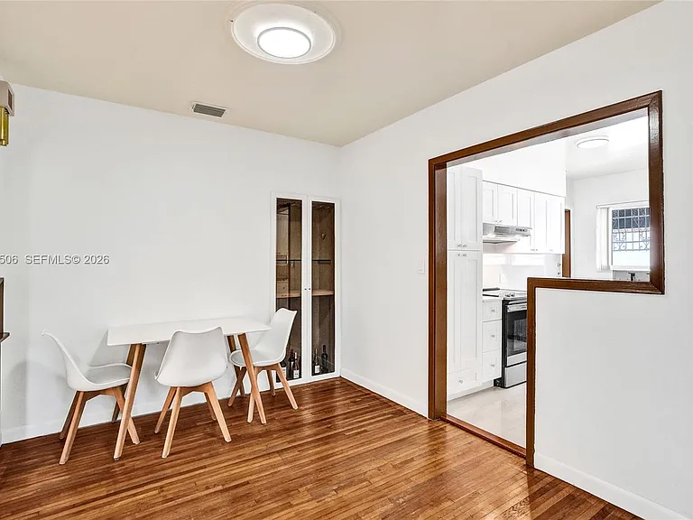 2420 SW 16th St — Photo 8