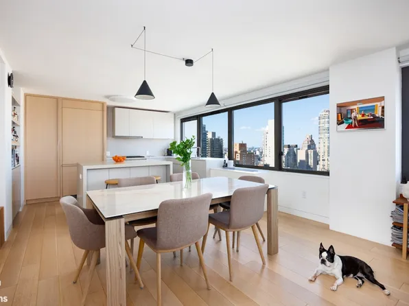 300 East 59th Street image 1 of 12