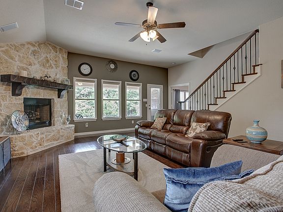 4th image of 1720 Lake Way Dr