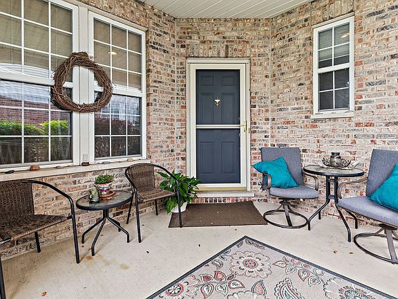 4th image of 2413 Meadowbrook Ln