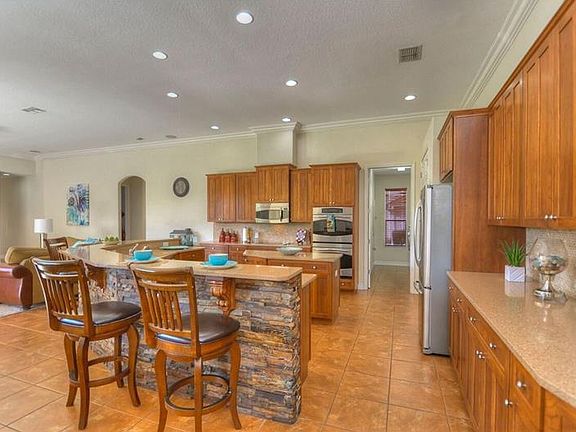 3rd image of 21646 Draycott Way