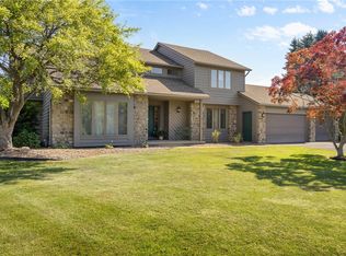 10 Valley Park Cir, Spencerport, NY 14559