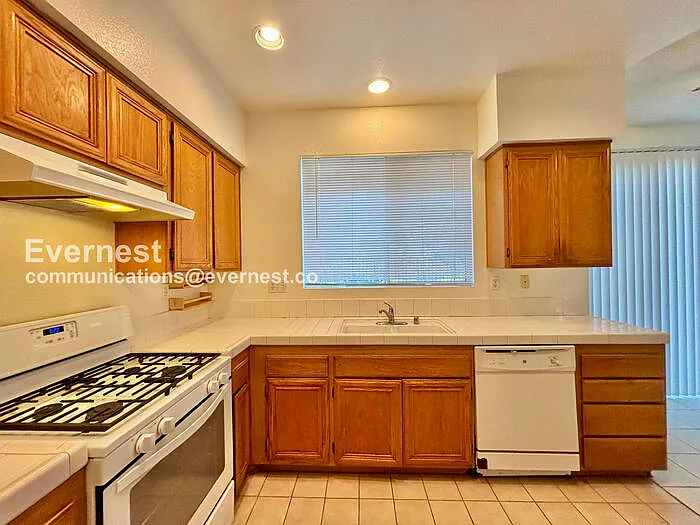 27620 Parkside Dr — Photo 4