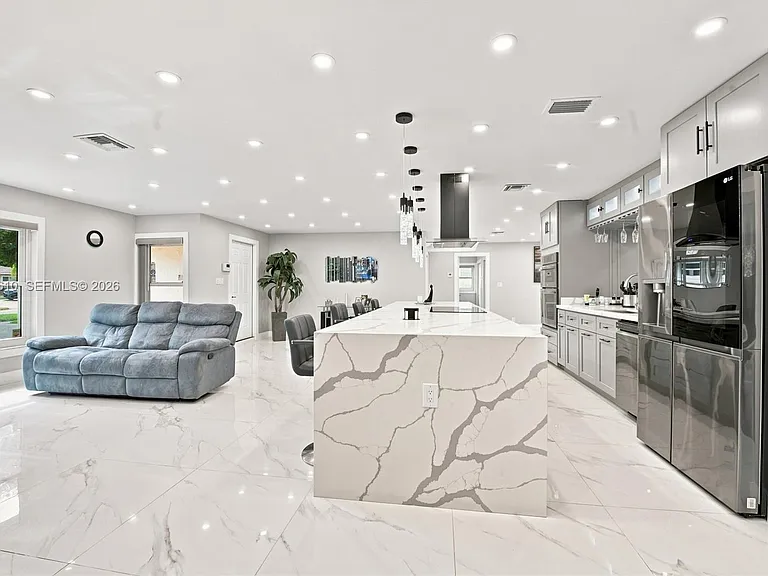821 Ramblewood Dr — Photo 16