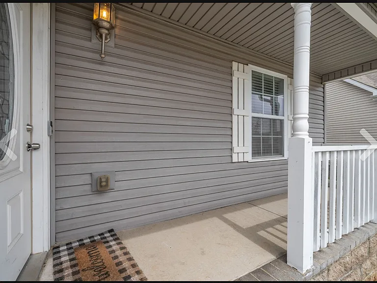 546 Falkland Cir — Photo 16