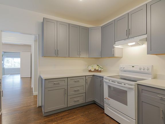 2nd image of 881 Guerrero St