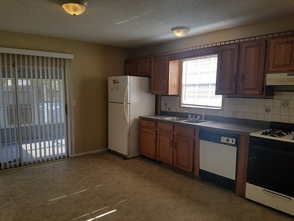 4th image of 168 Rebecca Dr NE