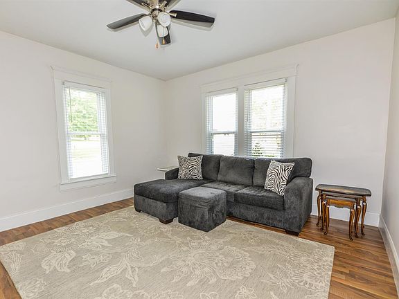 3rd image of 431 Hanna Ave