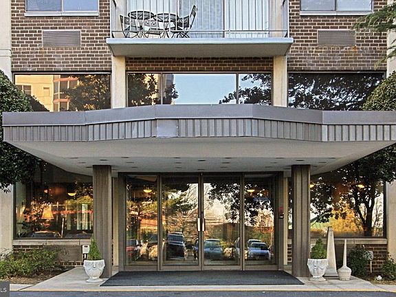 3rd image of 2059 Huntington Ave APT 1106