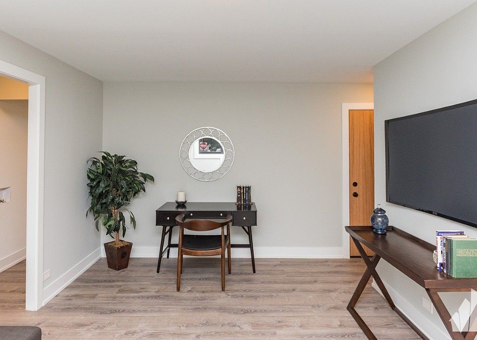 1st image of 550 W Surf St APT 502