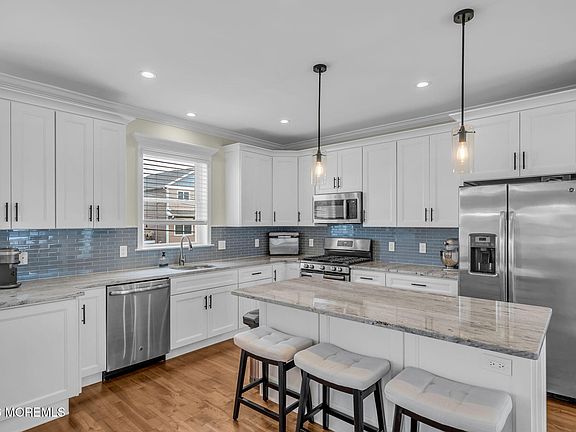 5th image of 210 Longview Drive