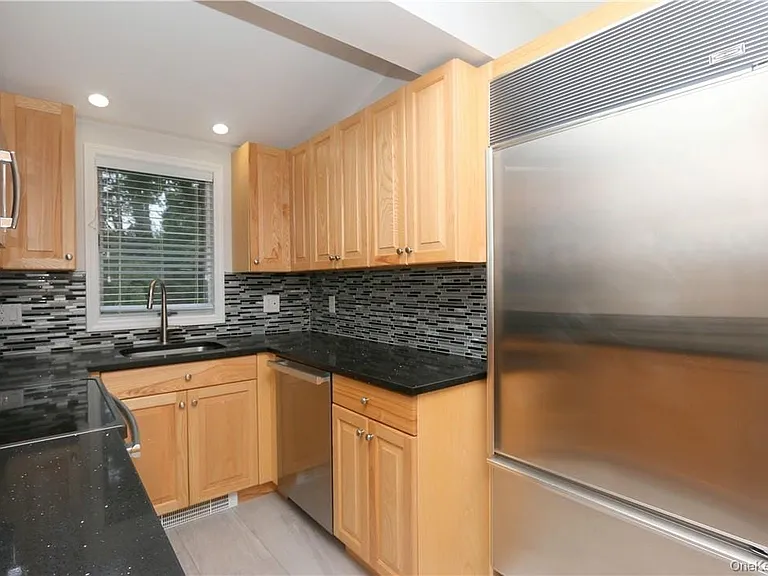 7 Meadow St — Photo 8