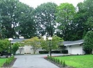 3269 Fairhill Dr, Rocky River, OH 44116