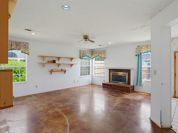 4th image of 771 Monticello Cir