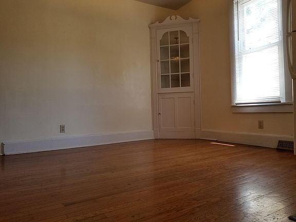 2nd image of 918 Lincolnway W
