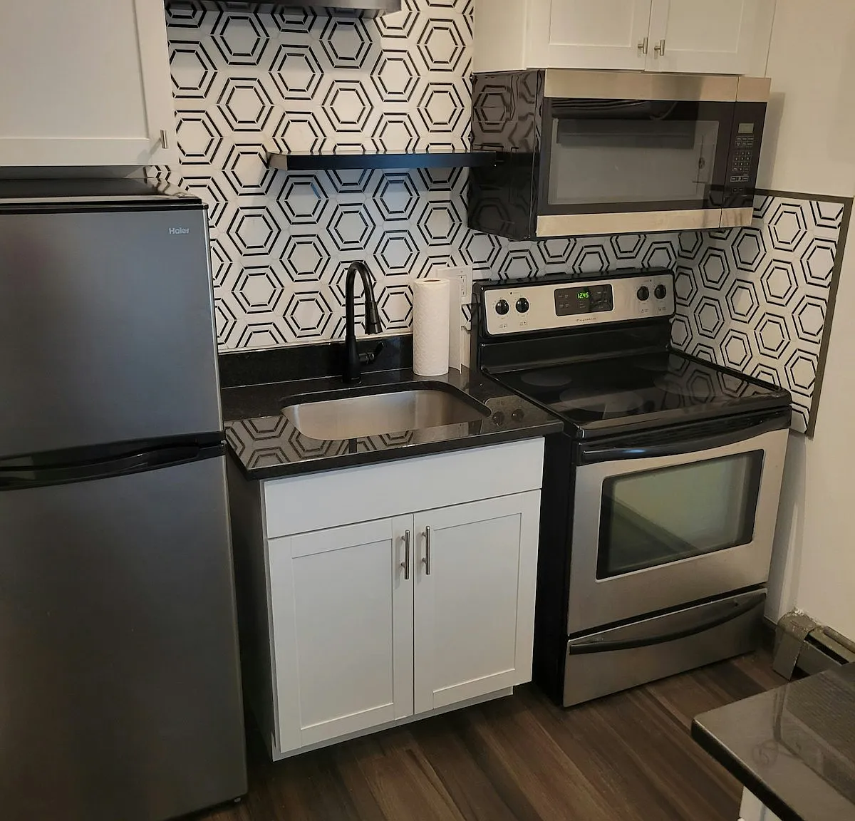 421 College Ave — Photo 3