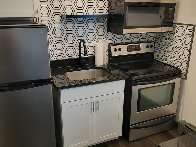 421 College Ave #104 — Photo 3