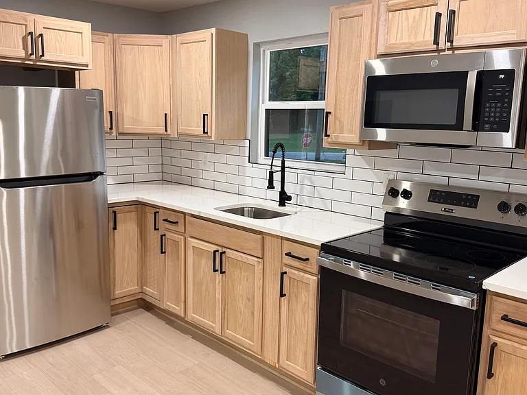 708 Reynolds Ave — Photo 4