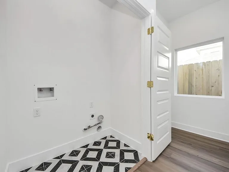 8125 Cabot St #B — Photo 22