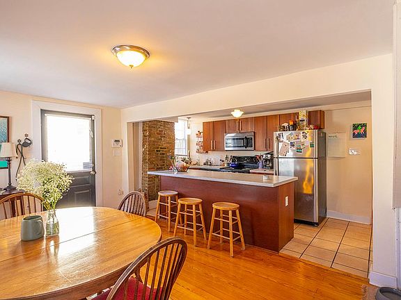 3rd image of 2902 E Clay St #1