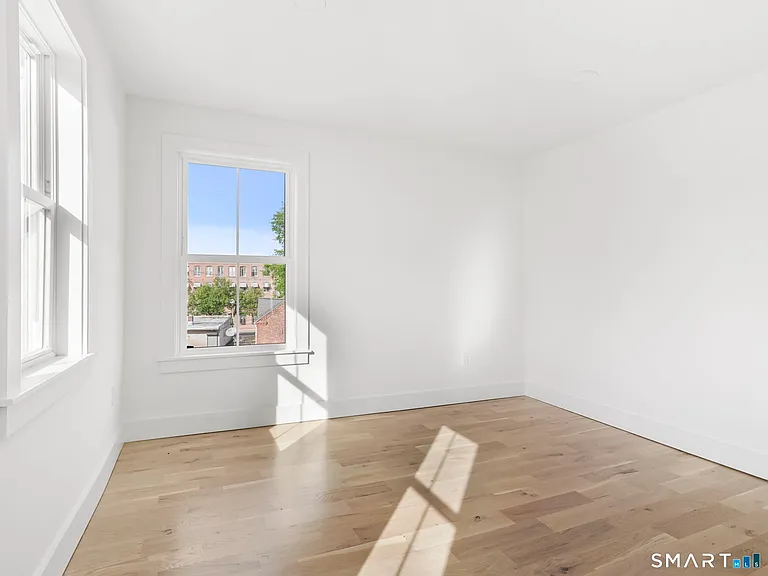 325 Coram Ave #C — Photo 19
