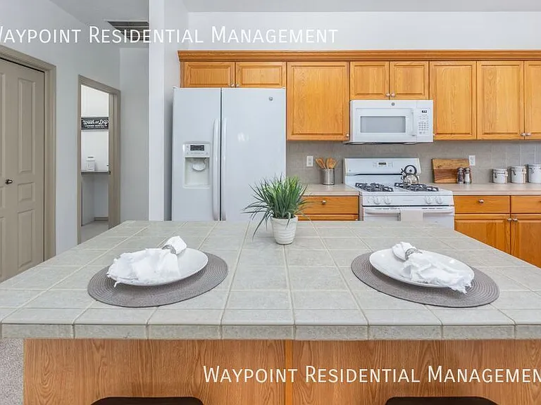 9640 W Sleepy Hollow Ln — Photo 15