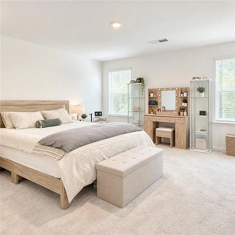 5 bed, 2.5 bath, 2315 sqft, $2,350 — Photo 4