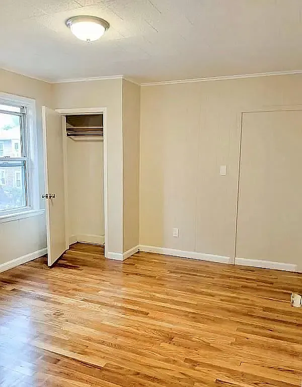 4 bed, 9999 sqft, $5,200 — Photo 2