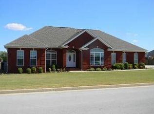 53 Holli Ln, Muscle Shoals, AL 35661